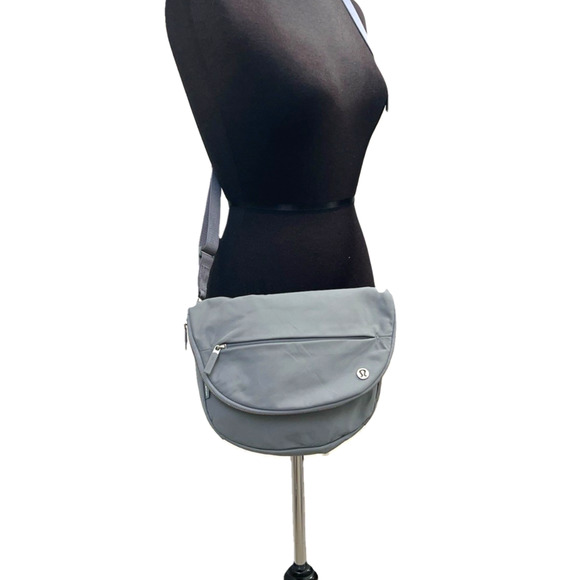 Lululemon All Night Festival Bag 5L Grey/Silver Crossbody Pockets Zippers - Picture 1 of 12